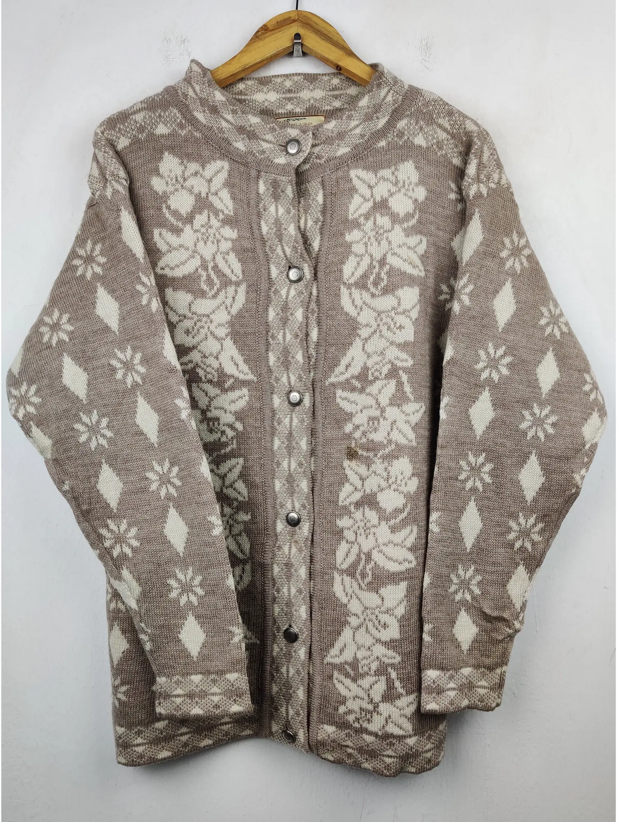 Buy online pre-used pre-loved 100% authentic & Original branded Claires (LS-6432) available in Pakistan. Top international brands avilable.
