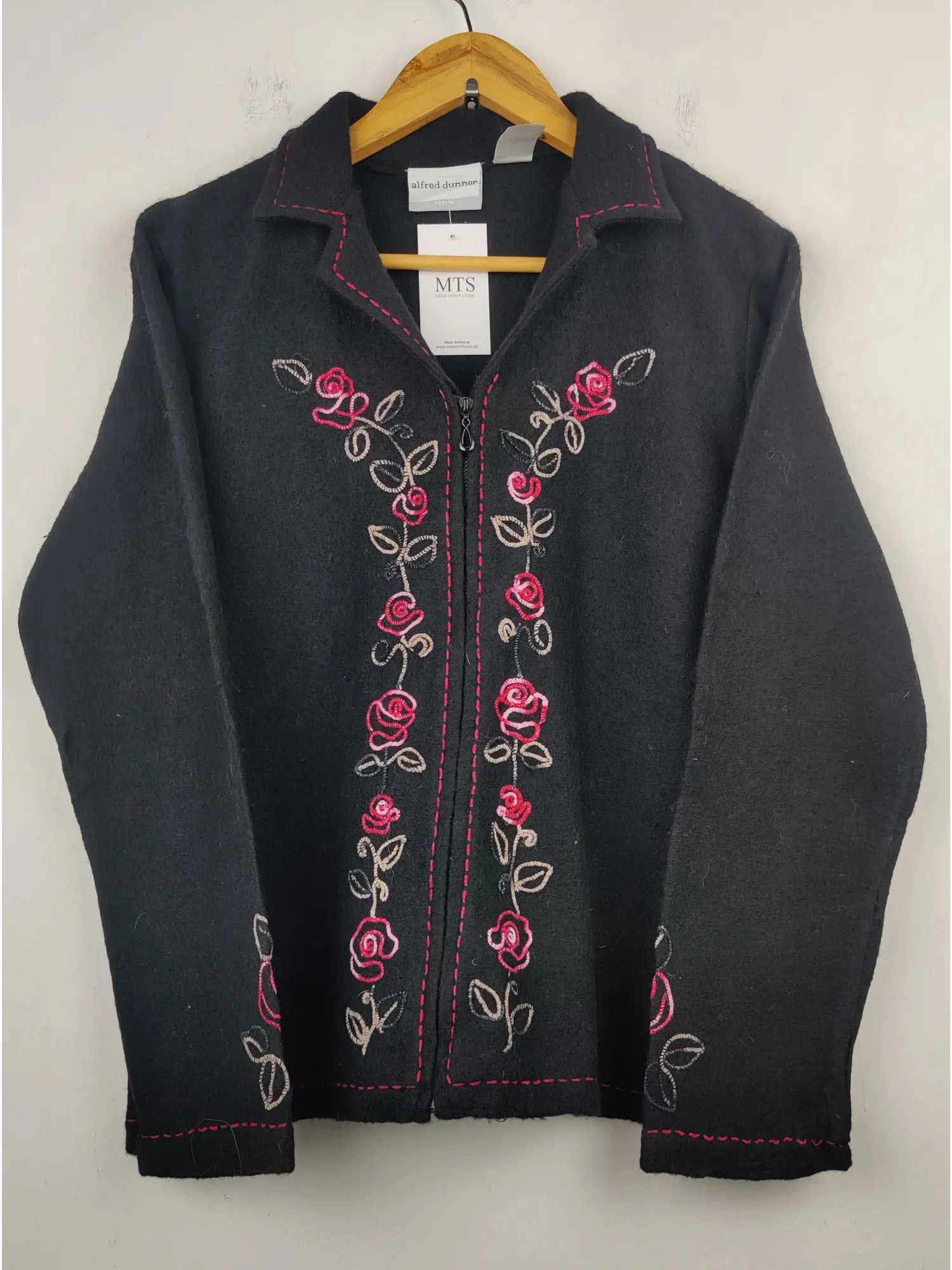 Buy online pre-used pre-loved 100% authentic & Original branded Alfred Dunner (LS-6442) available in Pakistan. Top international brands avilable.