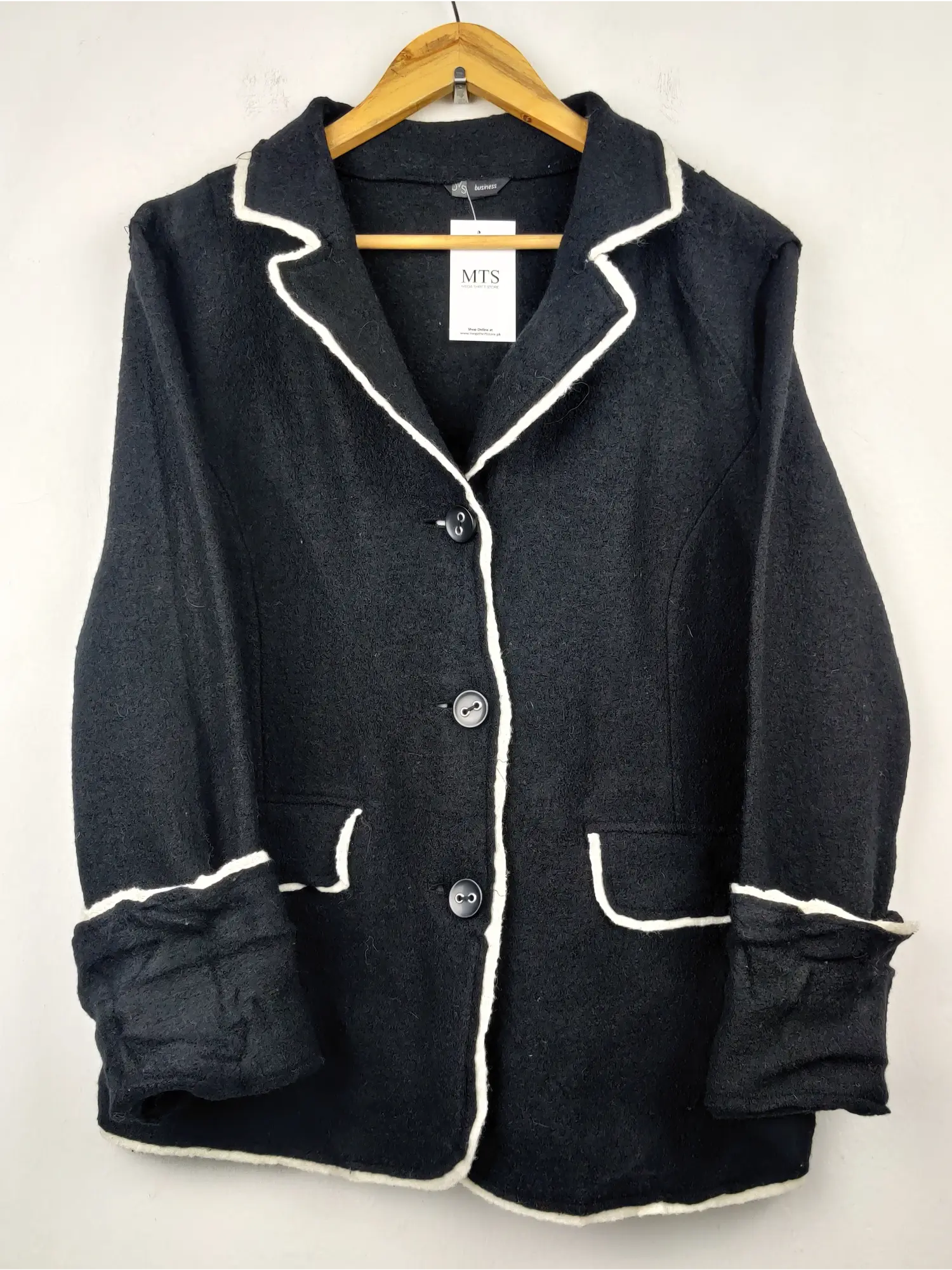 Buy online pre-used pre-loved 100% authentic & Original branded Business (LS-6458) available in Pakistan. Top international brands avilable.
