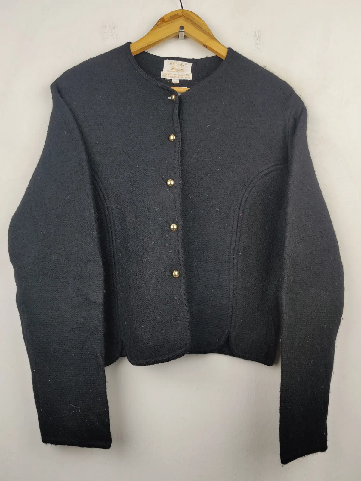 Buy online pre-used pre-loved 100% authentic & Original branded Tally Tho (LS-6477) available in Pakistan. Top international brands avilable.