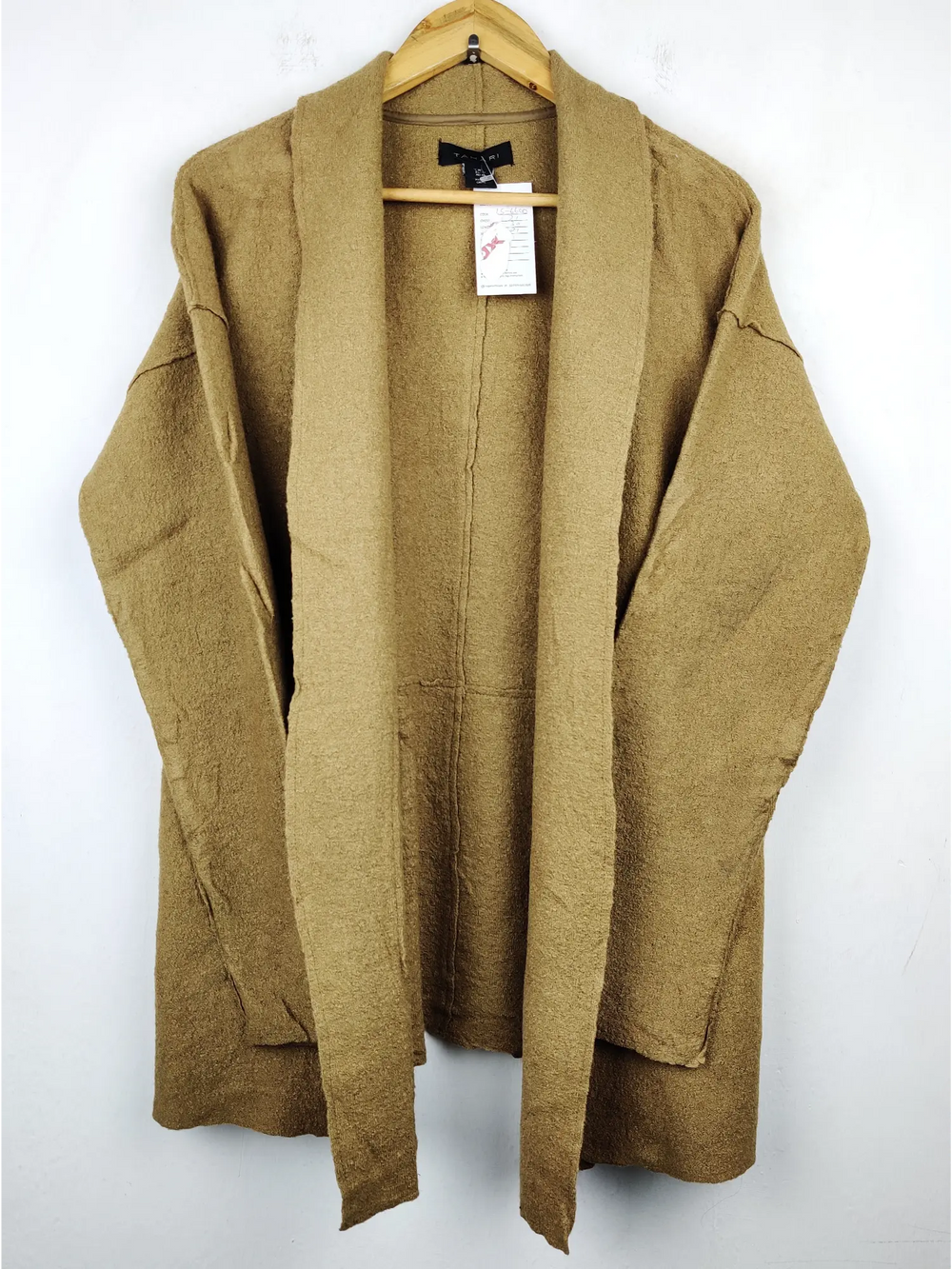 Buy online pre-used pre-loved 100% authentic & Original branded Tahari (LS-6600) available in Pakistan. Top international brands avilable.