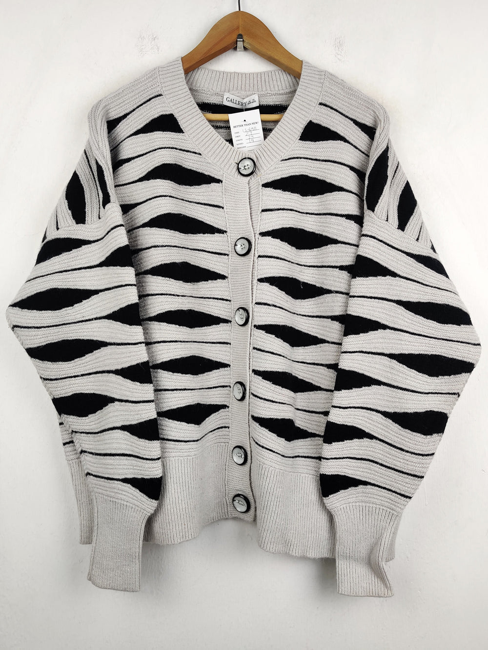 Buy online pre-used pre-loved 100% authentic & Original branded Gallery (LS-6911) available in Pakistan. Top international brands avilable.