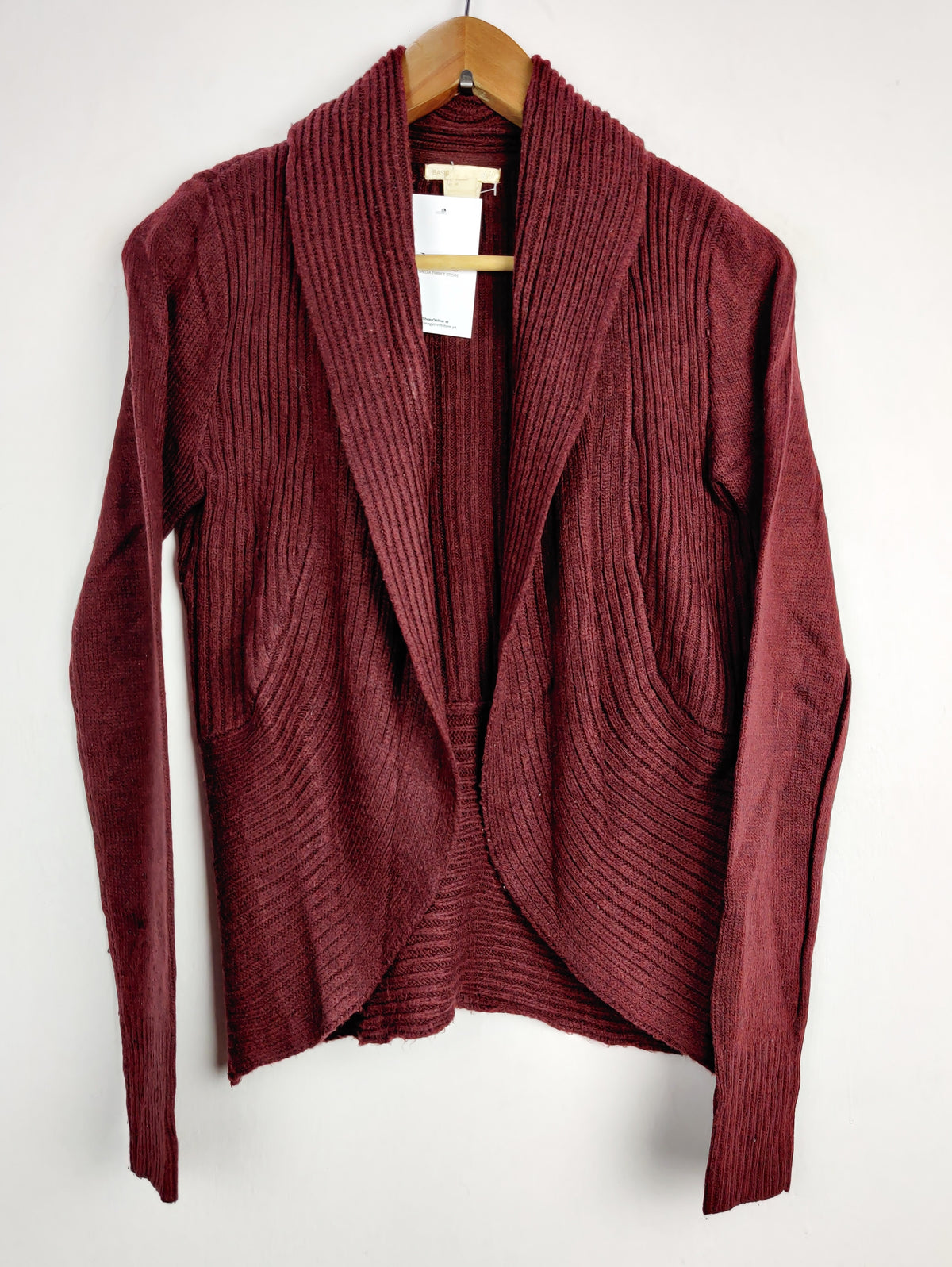 Buy online pre-used pre-loved 100% authentic & Original branded H&M (LS-7119) available in Pakistan. Top international brands avilable.