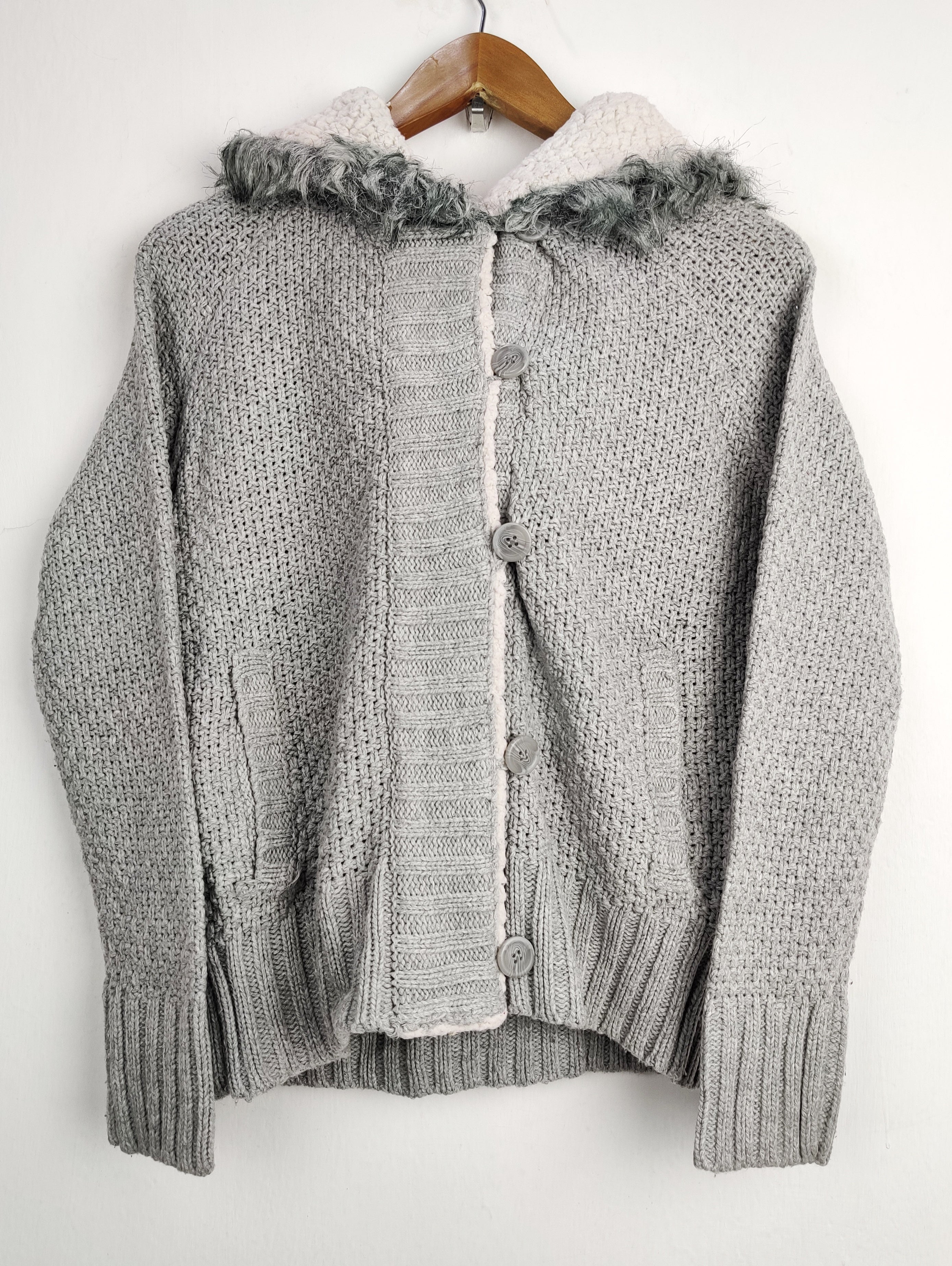 Buy online pre-used pre-loved 100% authentic & Original branded Atmosphere (LS-7124) available in Pakistan. Top international brands avilable.