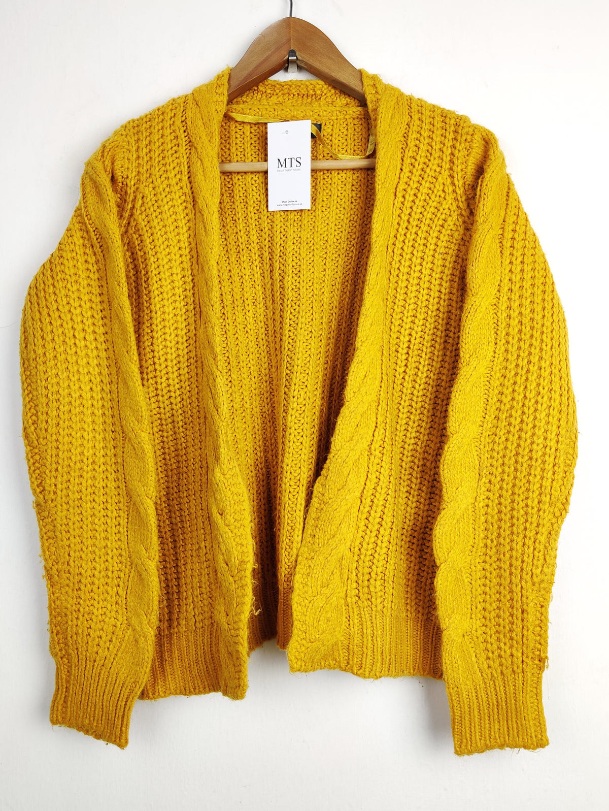 Buy online pre-used pre-loved 100% authentic & Original branded Primark (LS-7153) available in Pakistan. Top international brands avilable.