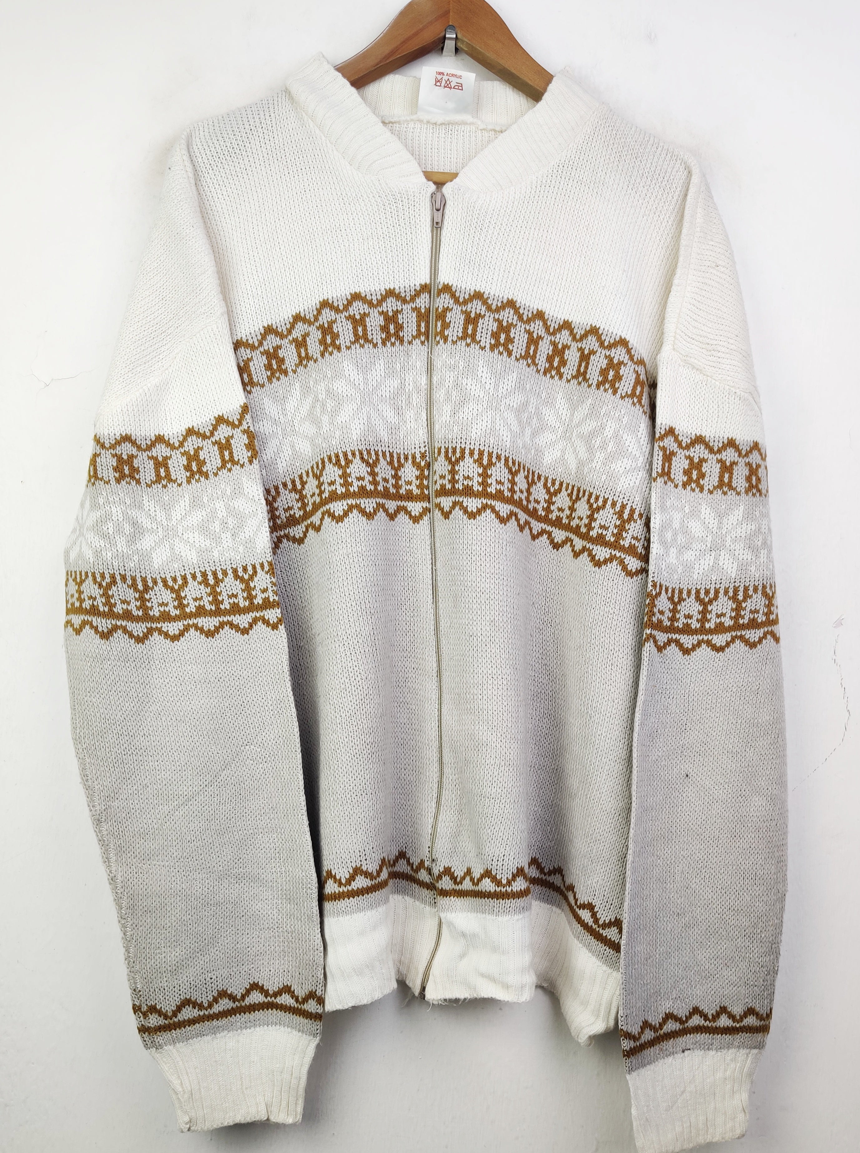 Buy online pre-used pre-loved 100% authentic & Original branded Unknown Brand (LS-7185) available in Pakistan. Top international brands avilable.