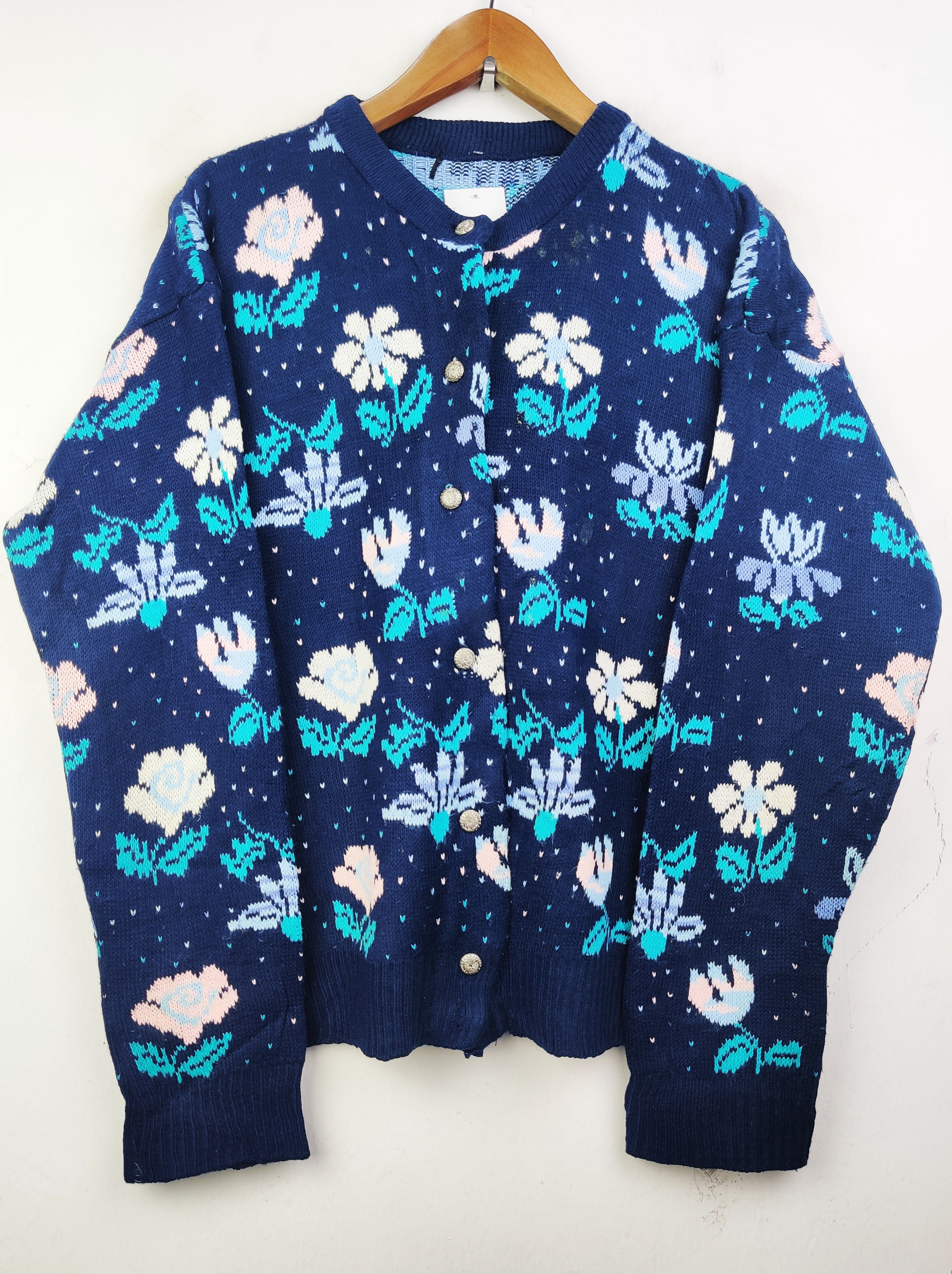 Buy online pre-used pre-loved 100% authentic & Original branded Unknown Brand (LS-7232) available in Pakistan. Top international brands avilable.