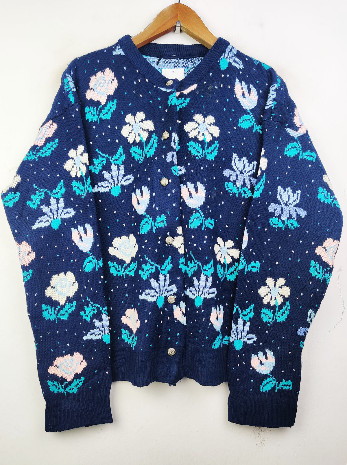 Buy online pre-used pre-loved 100% authentic & Original branded Unknown Brand (LS-7232) available in Pakistan. Top international brands avilable.