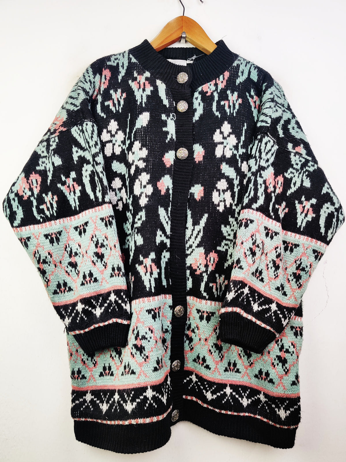 Buy online pre-used pre-loved 100% authentic & Original branded Designer Collections (LS-7236) available in Pakistan. Top international brands avilable.