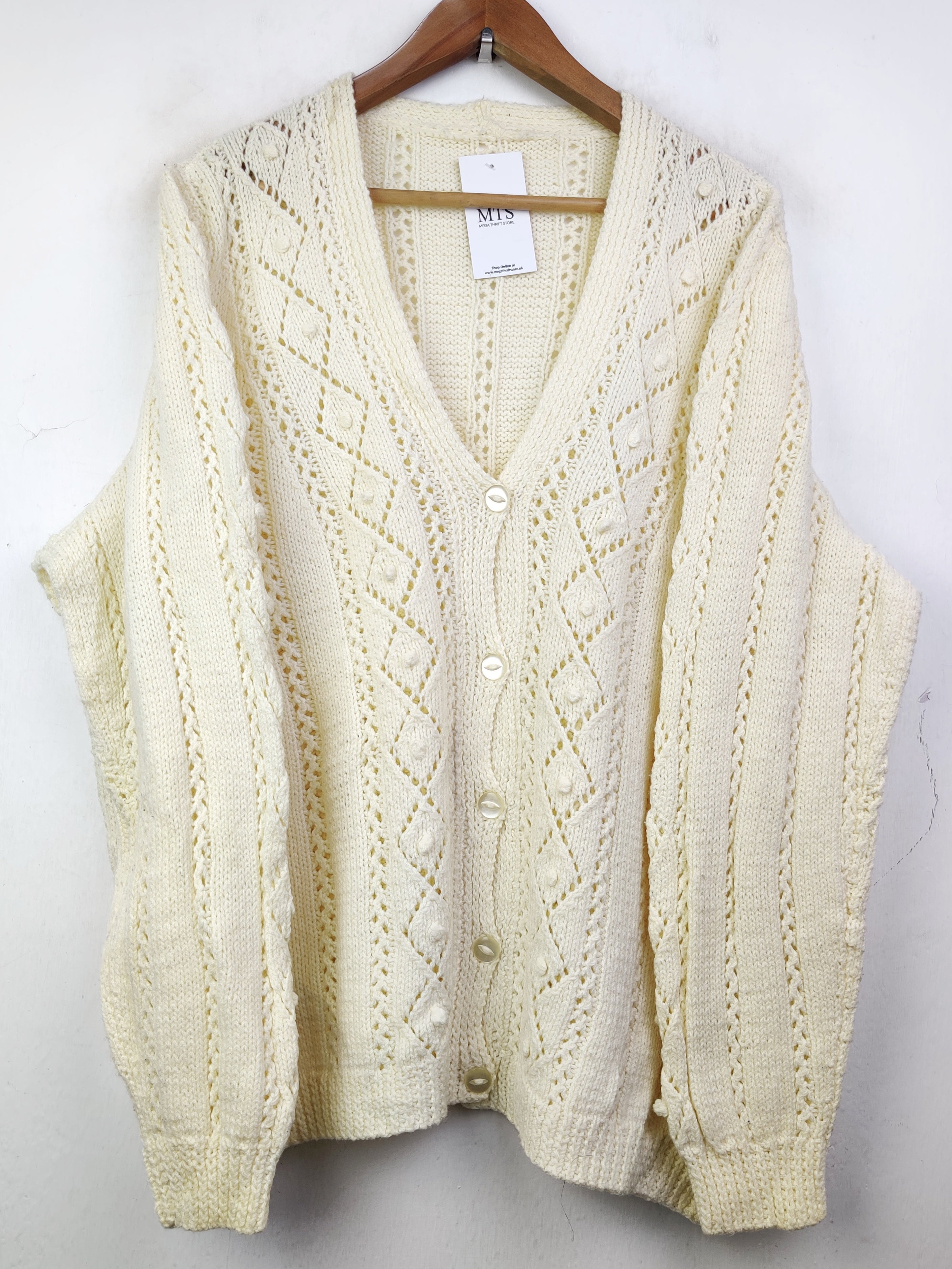 Buy online pre-used pre-loved 100% authentic & Original branded Unknown Brand (LS-7251) available in Pakistan. Top international brands avilable.