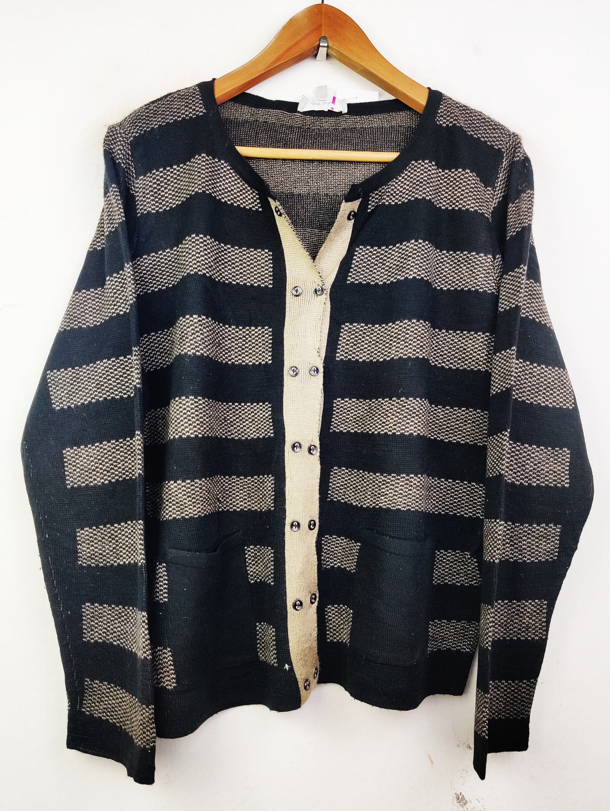 Buy online pre-used pre-loved 100% authentic & Original branded Per Una (LS-7277) available in Pakistan. Top international brands avilable.
