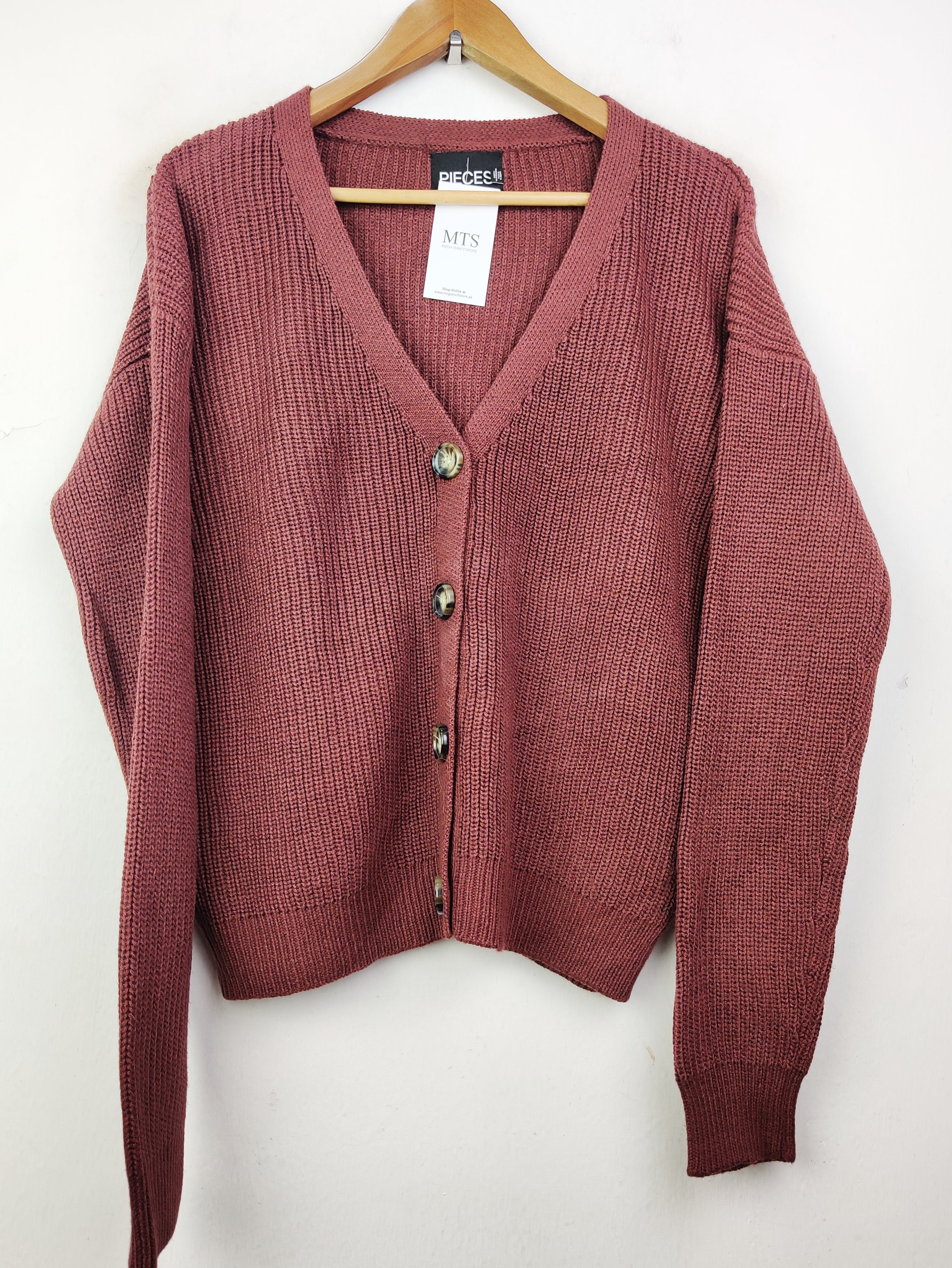 Buy online pre-used pre-loved 100% authentic & Original branded Pieces (LS-7301) available in Pakistan. Top international brands avilable.