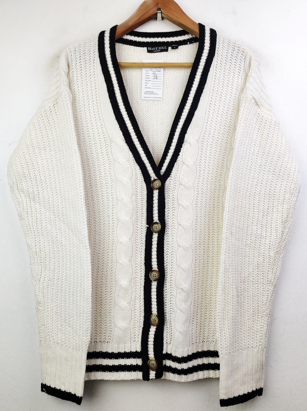 Buy online pre-used pre-loved 100% authentic & Original branded Brave Soul (LS-7328) available in Pakistan. Top international brands avilable.