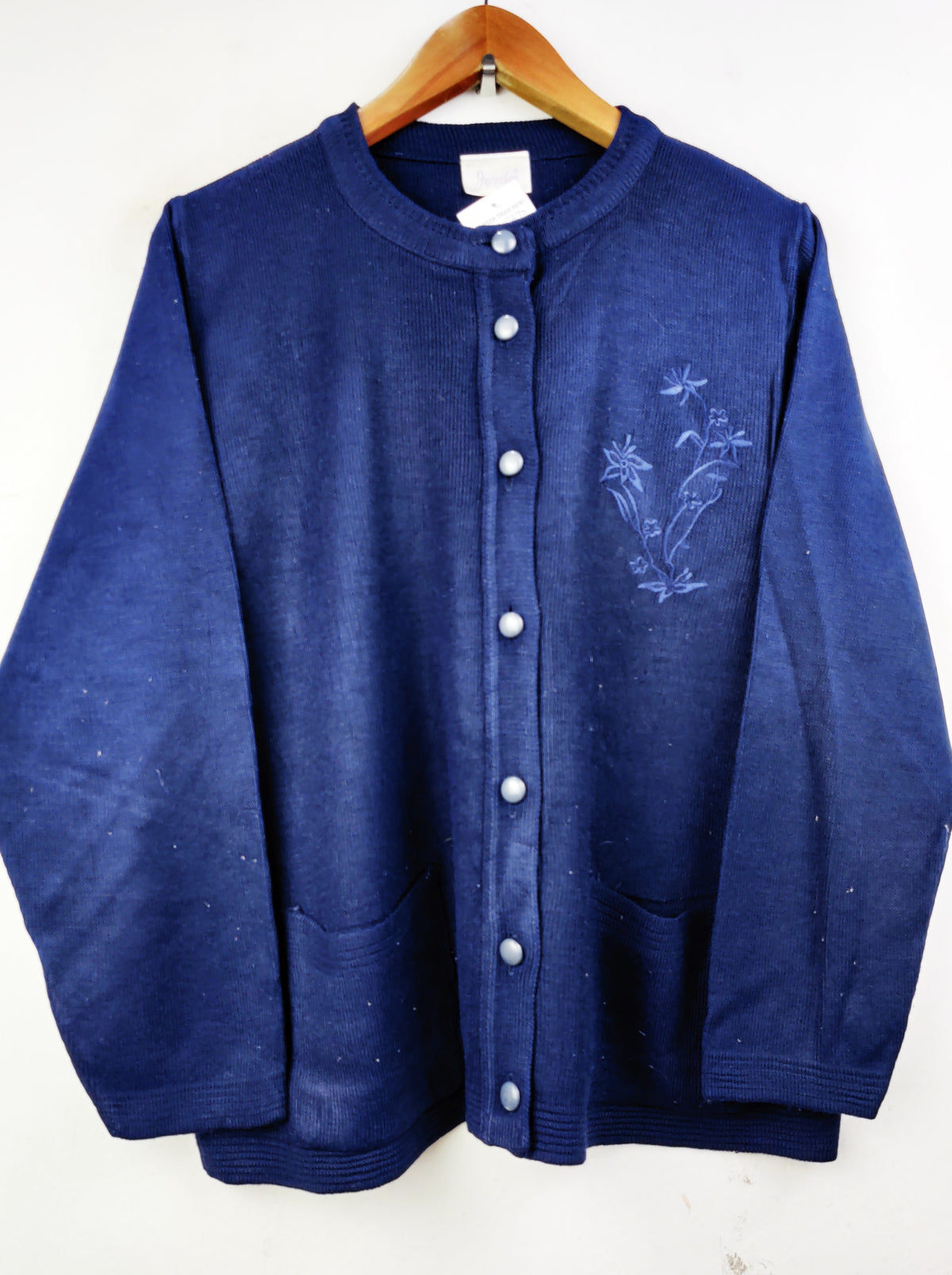 Buy online pre-used pre-loved 100% authentic & Original branded Jennifer (LS-7370) available in Pakistan. Top international brands avilable.