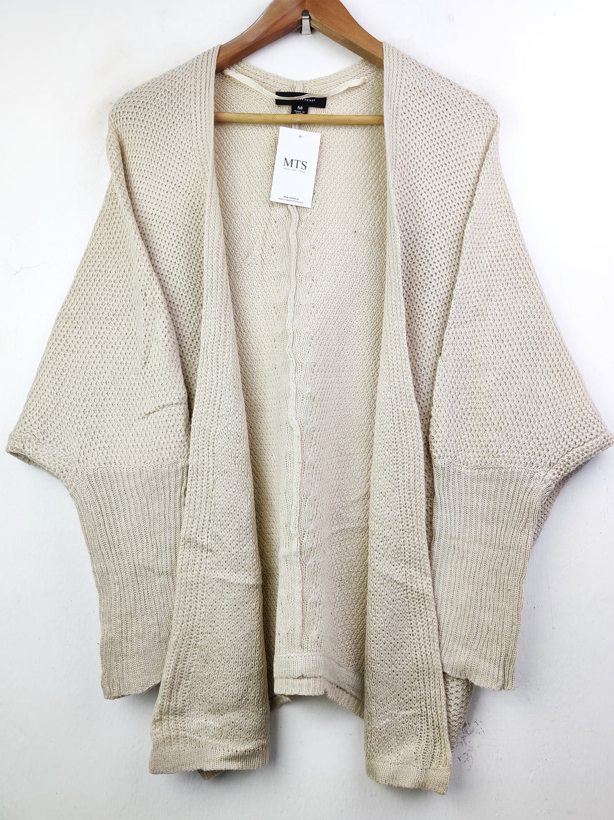 Buy online pre-used pre-loved 100% authentic & Original branded Atmosphere (LS-7420) available in Pakistan. Top international brands avilable.