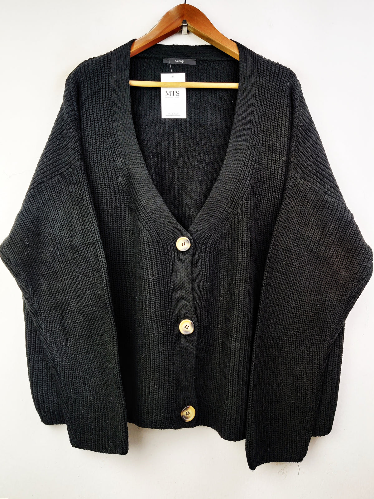 Buy online pre-used pre-loved 100% authentic & Original branded George (LS-7428) available in Pakistan. Top international brands avilable.