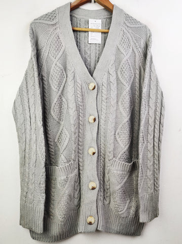 Buy online pre-used pre-loved 100% authentic & Original branded Unknown Brand (LS-7435) available in Pakistan. Top international brands avilable.