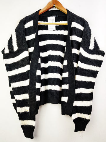 Buy online pre-used pre-loved 100% authentic & Original branded Boohoo (LS-7436) available in Pakistan. Top international brands avilable.