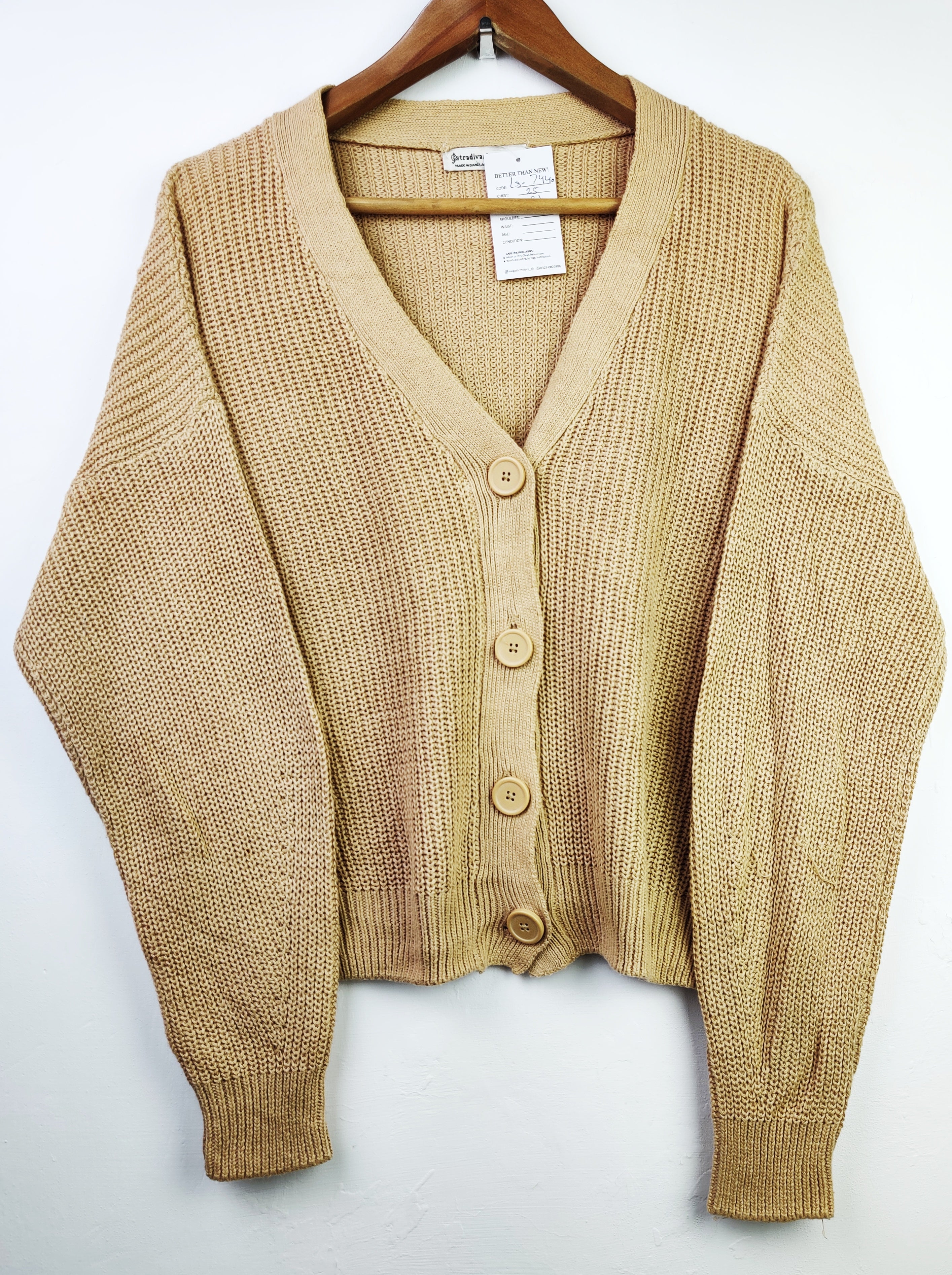 Buy online pre-used pre-loved 100% authentic & Original branded Stradivarius (LS-7440) available in Pakistan. Top international brands avilable.