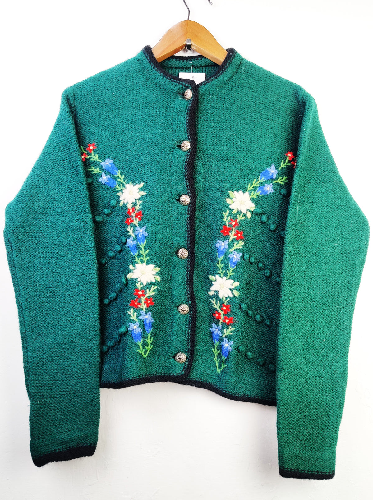 Buy online pre-used pre-loved 100% authentic & Original branded Unknown Brand (LS-7462) available in Pakistan. Top international brands avilable.