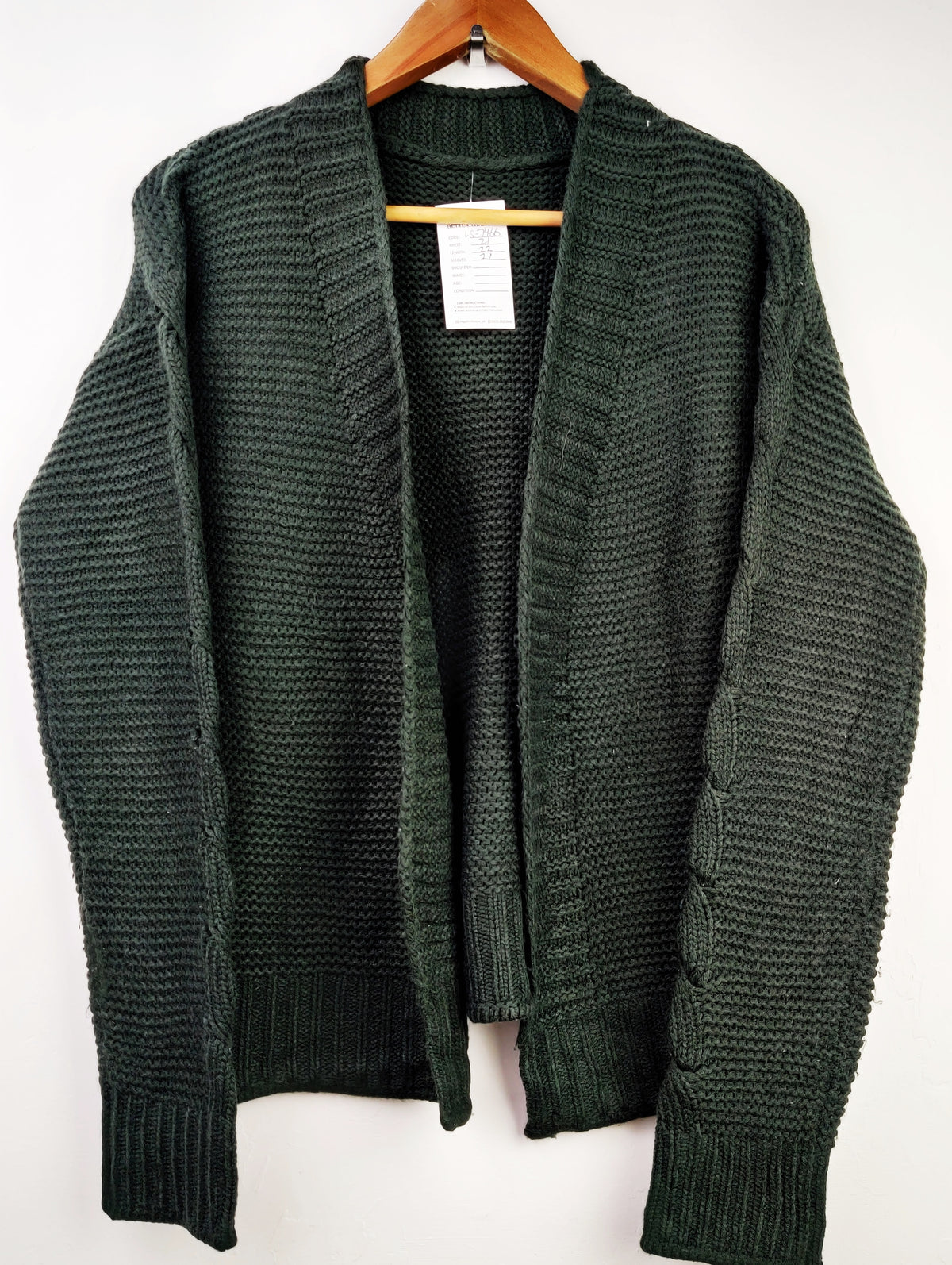 Buy online pre-used pre-loved 100% authentic & Original branded Unknown Brand (LS-7466) available in Pakistan. Top international brands avilable.