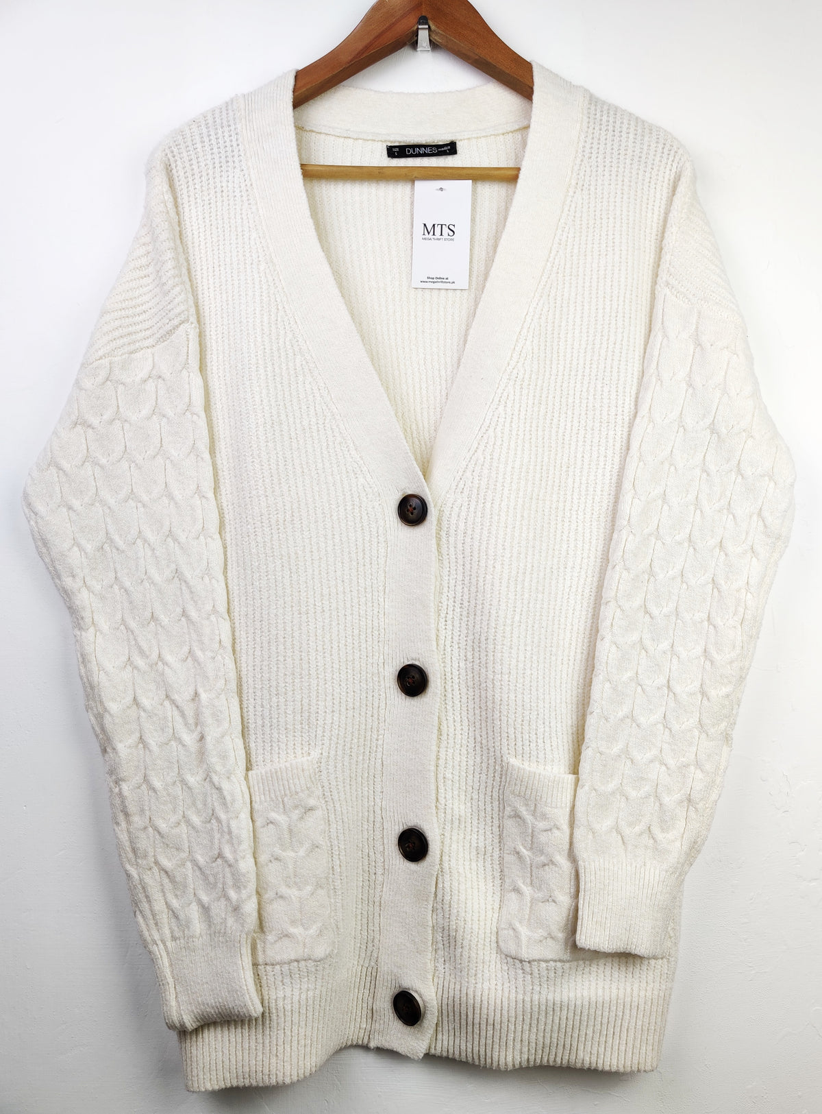 Buy online pre-used pre-loved 100% authentic & Original branded Dunnes Stores (LS-7470) available in Pakistan. Top international brands avilable.