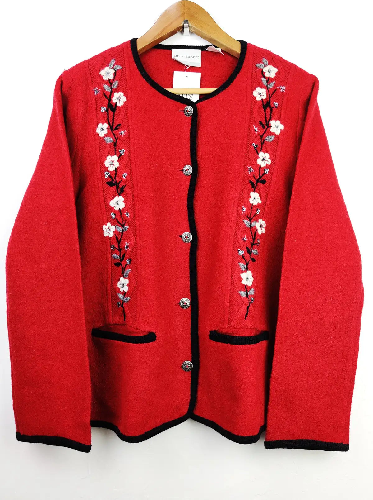 Buy online pre-used pre-loved 100% authentic & Original branded Alfred Dunner (LS-7514) available in Pakistan. Top international brands avilable.