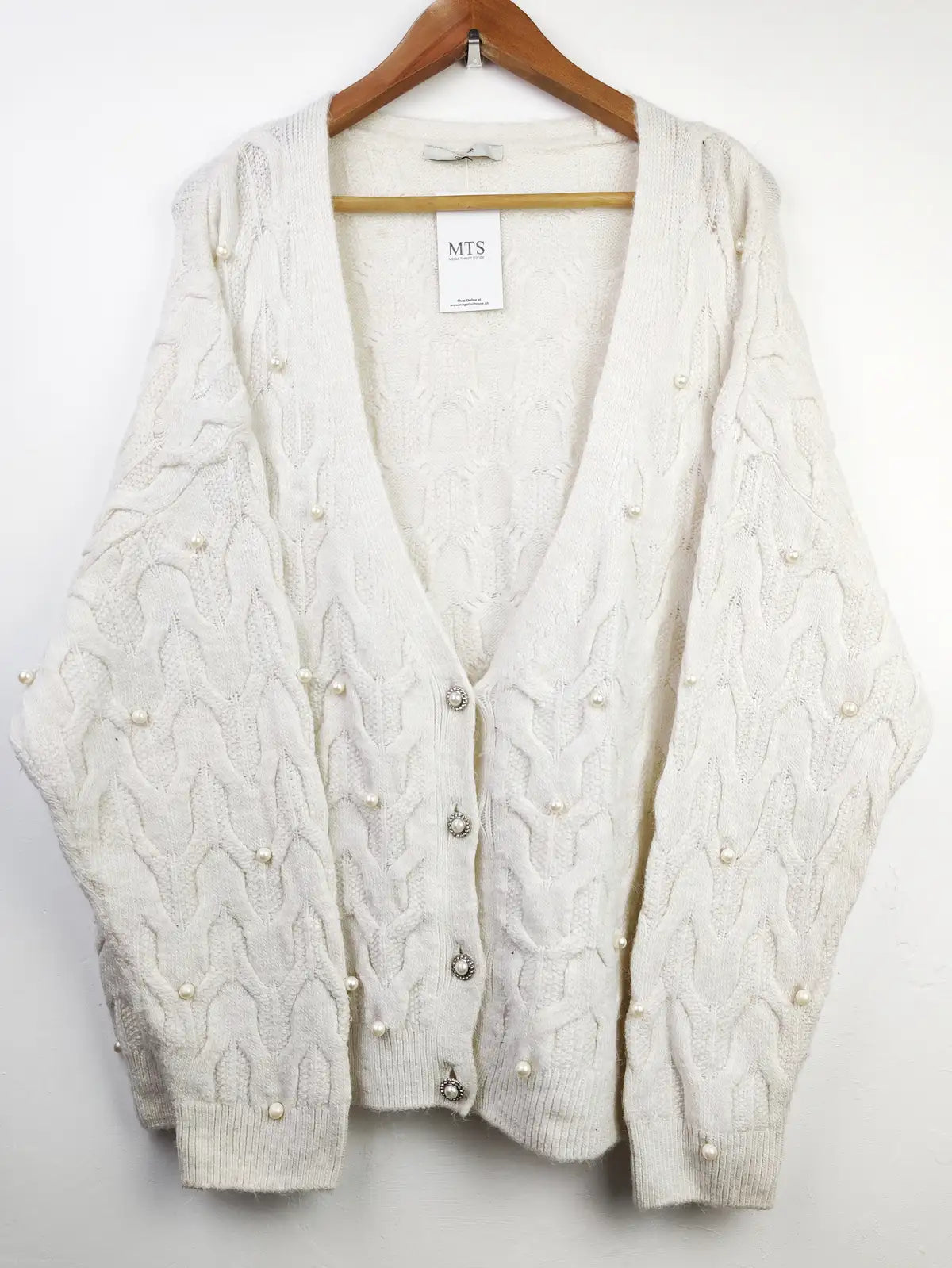 Buy online pre-used pre-loved 100% authentic & Original branded George (LS-7526) available in Pakistan. Top international brands avilable.
