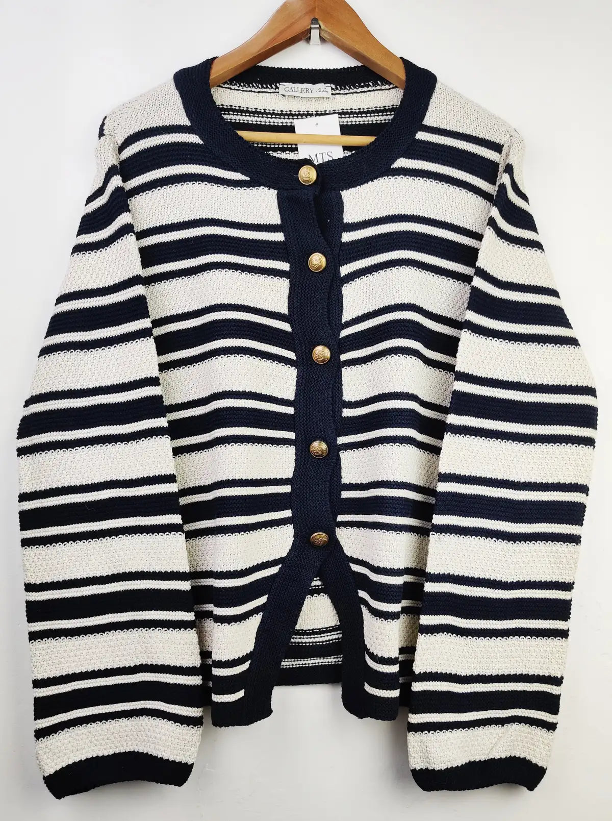 Buy online pre-used pre-loved 100% authentic & Original branded Gallery (LS-7548) available in Pakistan. Top international brands avilable.