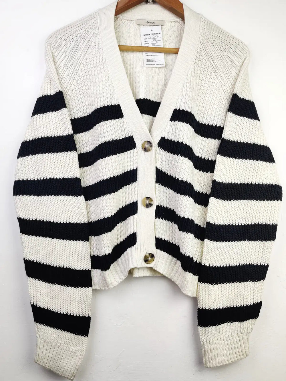 Buy online pre-used pre-loved 100% authentic & Original branded George (LS-7571) available in Pakistan. Top international brands avilable.