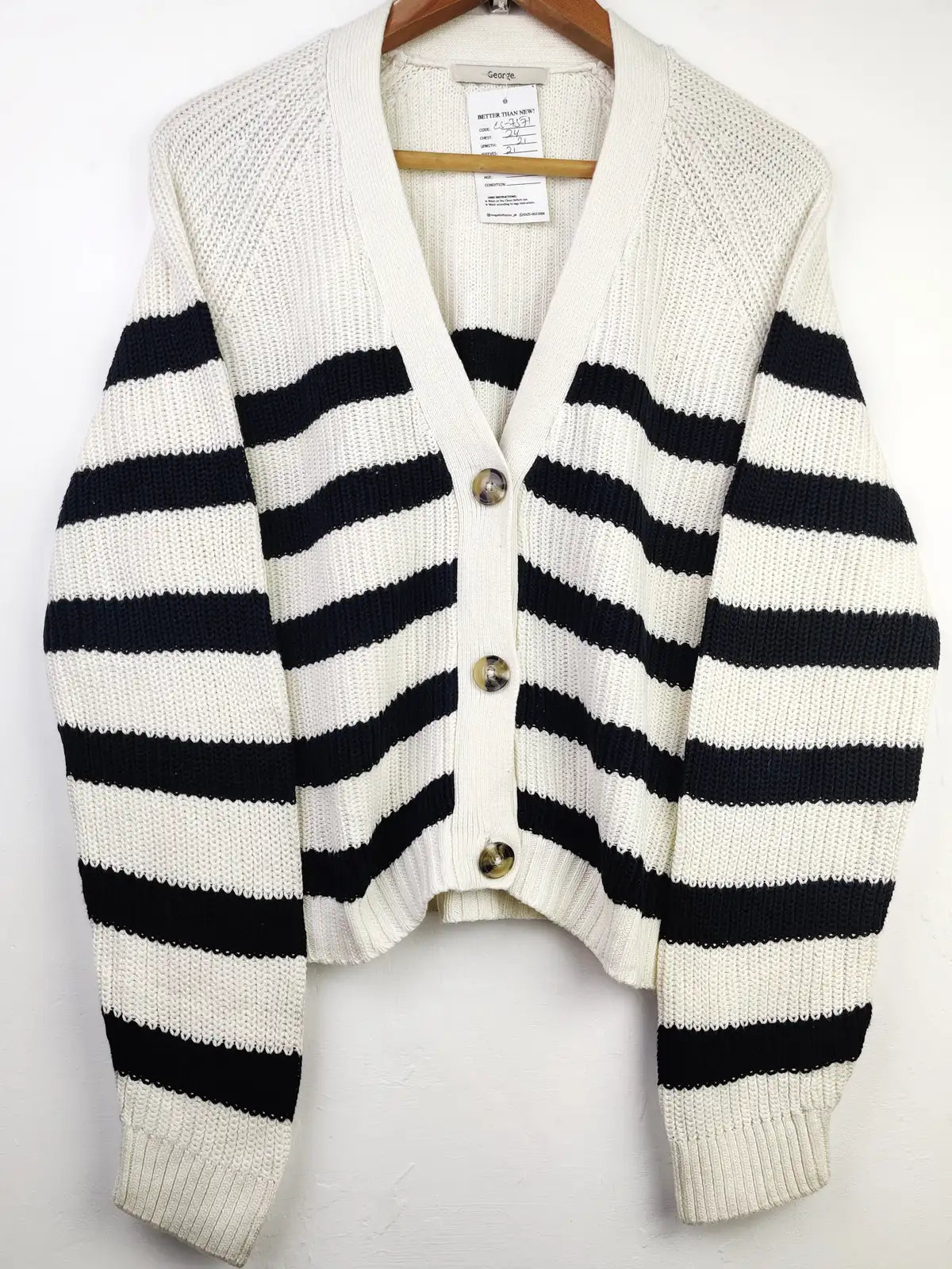 Buy online pre-used pre-loved 100% authentic & Original branded George (LS-7571) available in Pakistan. Top international brands avilable.