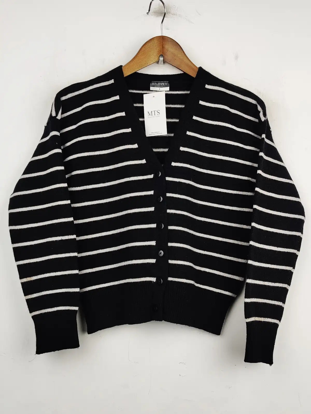 Buy online pre-used pre-loved 100% authentic & Original branded Beloved (LS-7623) available in Pakistan. Top international brands avilable.