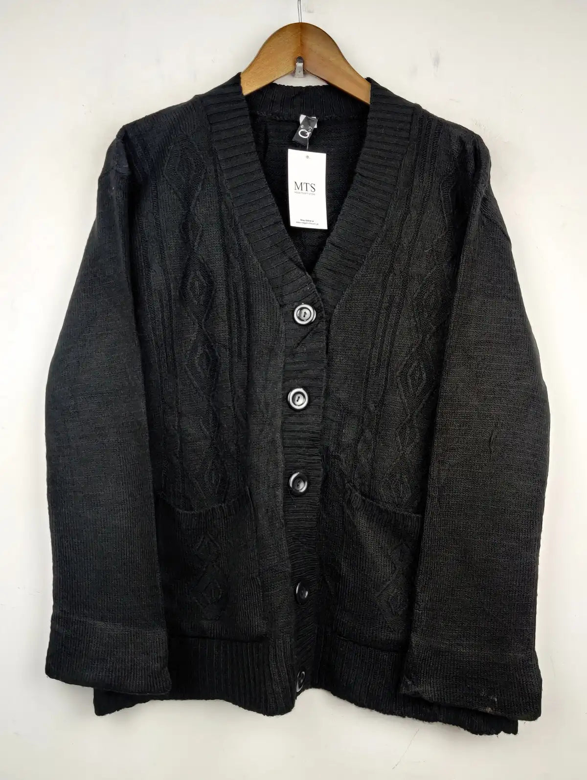 Buy online pre-used pre-loved 100% authentic & Original branded Qu7 (LS-7649) available in Pakistan. Top international brands avilable.