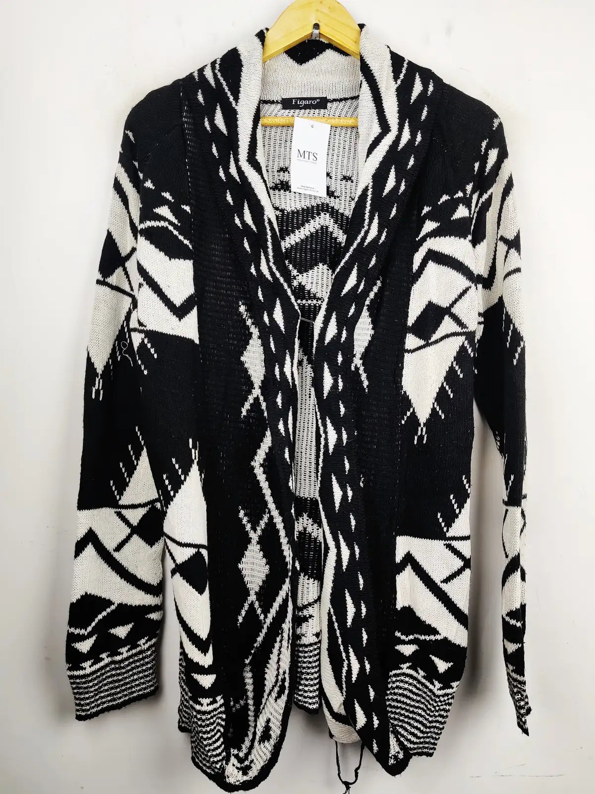 Buy online pre-used pre-loved 100% authentic & Original branded Unknown Brand (LS-7652) available in Pakistan. Top international brands avilable.