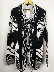 Buy online pre-used pre-loved 100% authentic & Original branded Unknown Brand (LS-7652) available in Pakistan. Top international brands avilable.