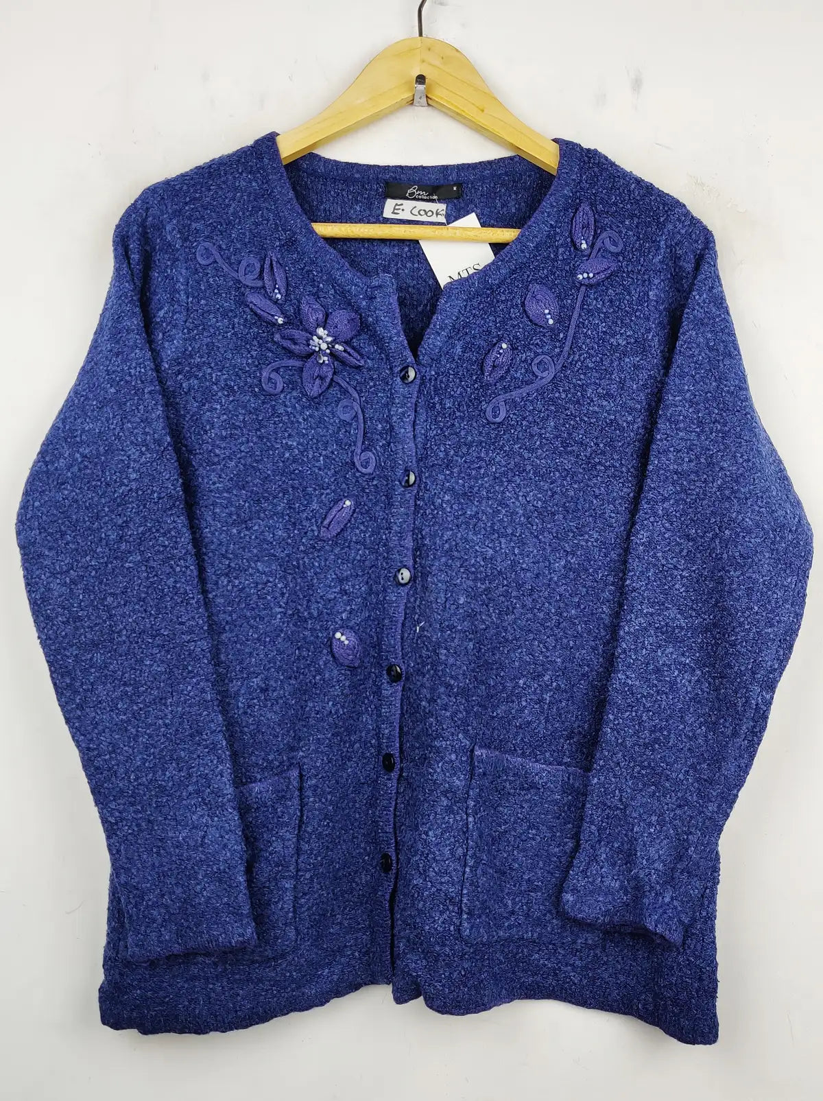 Buy online pre-used pre-loved 100% authentic & Original branded Em Collection (LS-7653) available in Pakistan. Top international brands avilable.