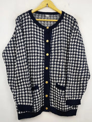 Buy online pre-used pre-loved 100% authentic & Original branded Unknown Brand (LS-7661) available in Pakistan. Top international brands avilable.