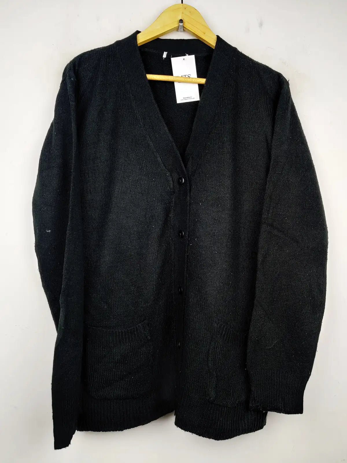 Buy online pre-used pre-loved 100% authentic & Original branded Unknown Brand (LS-7672) available in Pakistan. Top international brands avilable.
