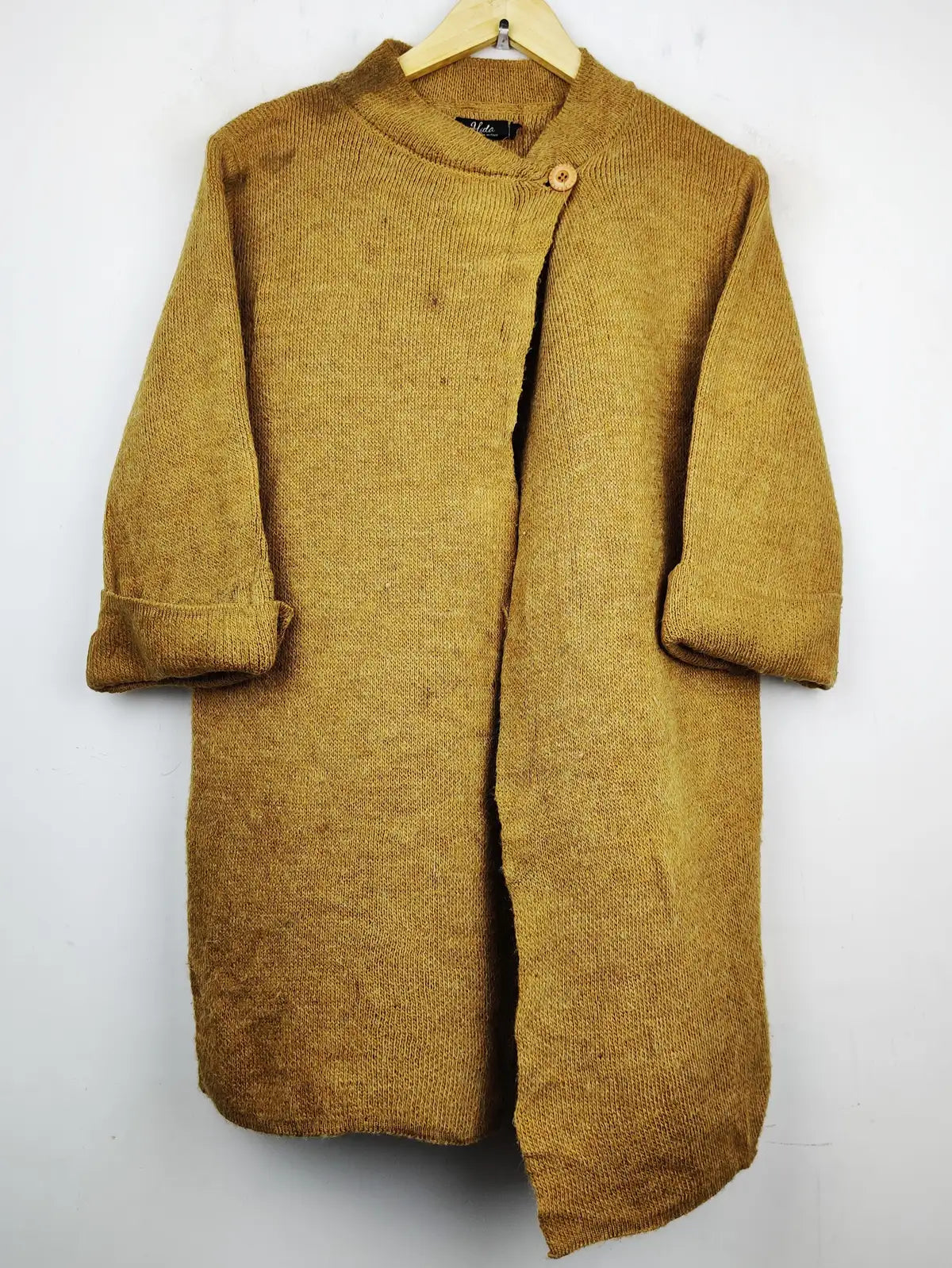 Buy online pre-used pre-loved 100% authentic & Original branded Yida (LS-7685) available in Pakistan. Top international brands avilable.