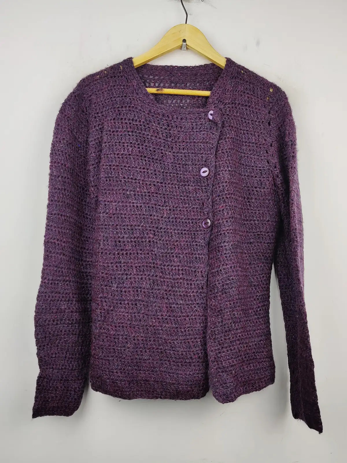 Buy online pre-used pre-loved 100% authentic & Original branded Unknown Brand (LS-7692) available in Pakistan. Top international brands avilable.