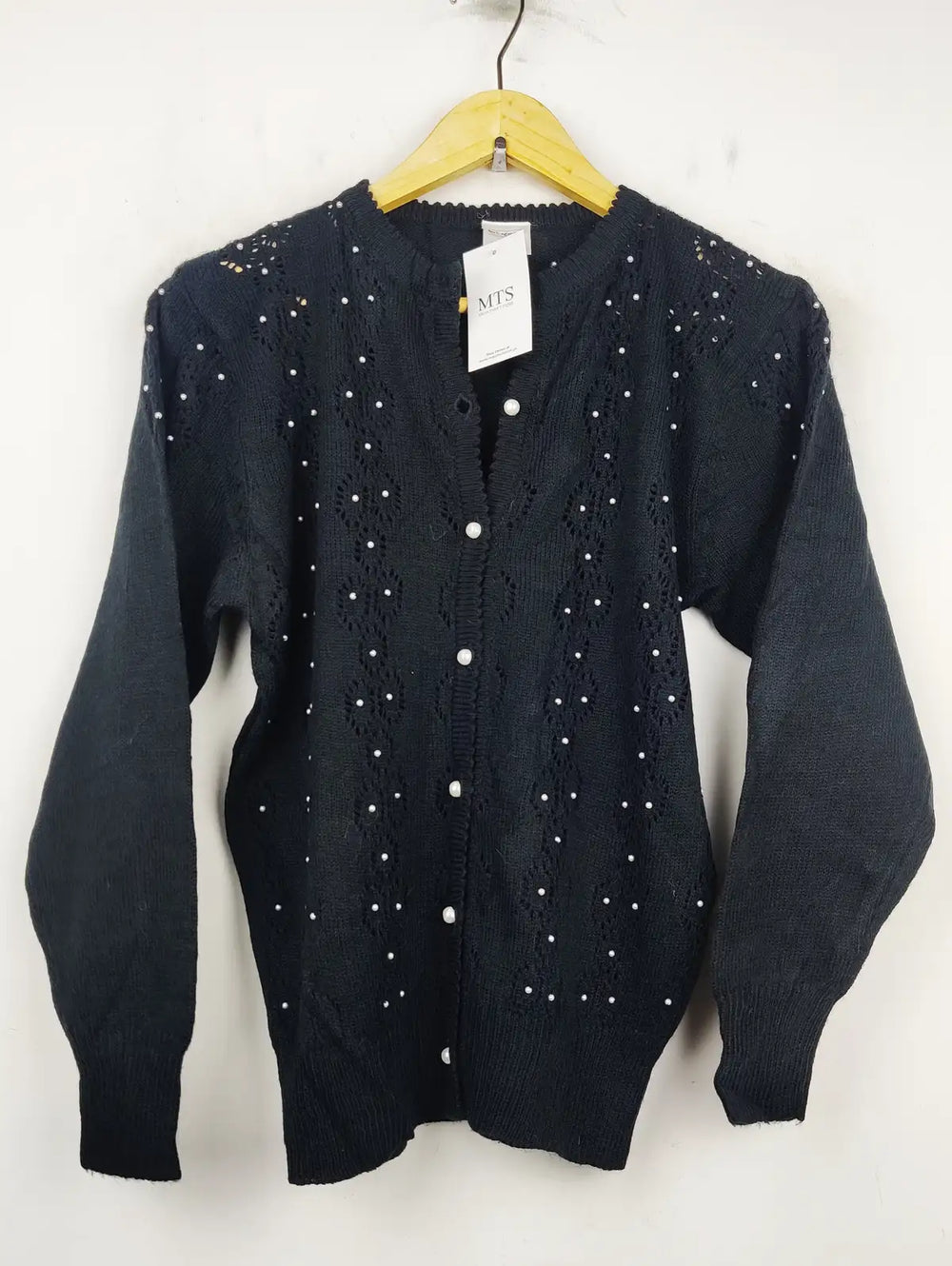Buy online pre-used pre-loved 100% authentic & Original branded Unknown Brand (LS-7695) available in Pakistan. Top international brands avilable.