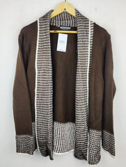 Buy online pre-used pre-loved 100% authentic & Original branded Lizzi Clarke (LS-7696) available in Pakistan. Top international brands avilable.