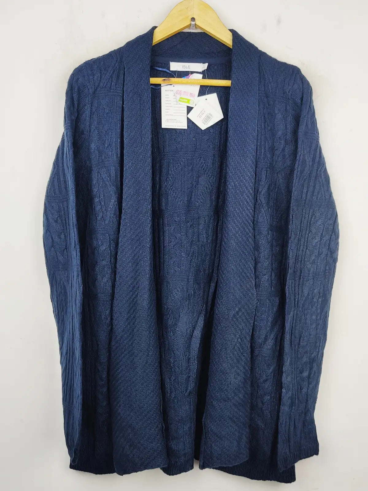 Buy online pre-used pre-loved 100% authentic & Original branded Isle (LS-7698) available in Pakistan. Top international brands avilable.