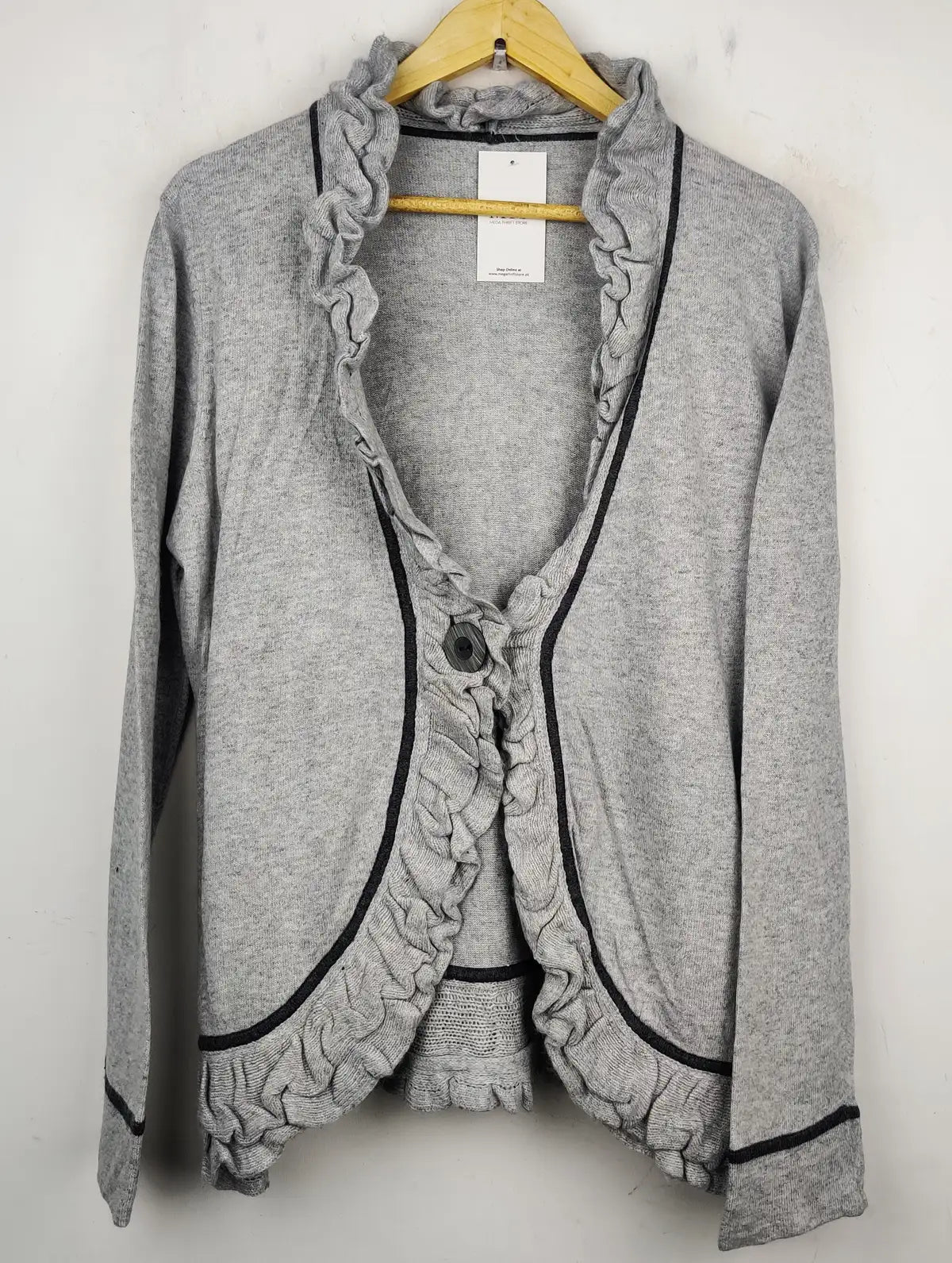 Buy online pre-used pre-loved 100% authentic & Original branded Unknown Brand (LS-7703) available in Pakistan. Top international brands avilable.