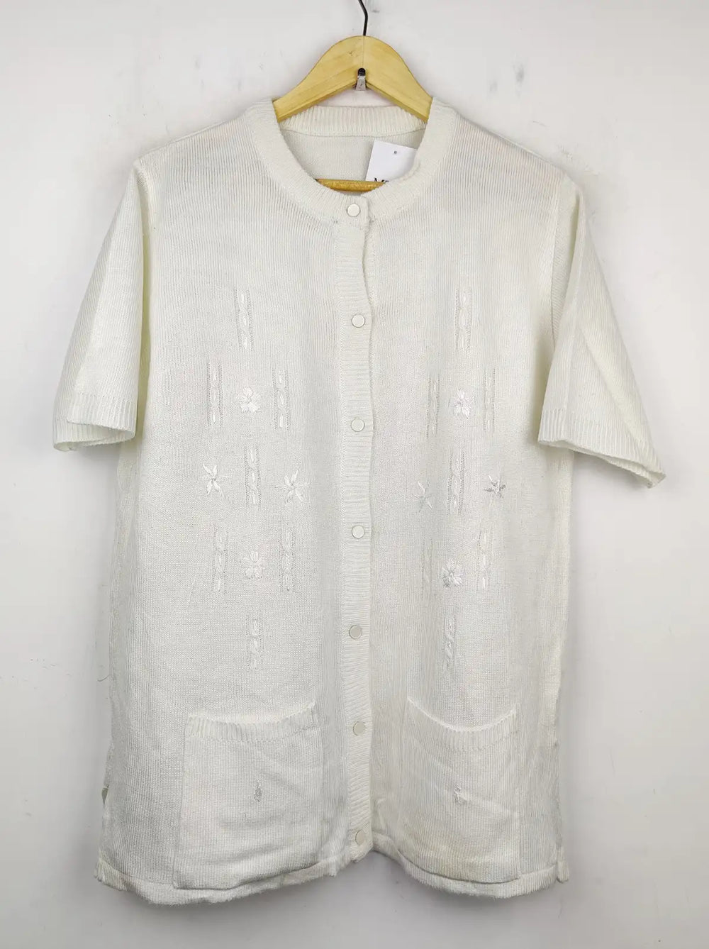 Buy online pre-used pre-loved 100% authentic & Original branded Unknown Brand (LS-7706) available in Pakistan. Top international brands avilable.