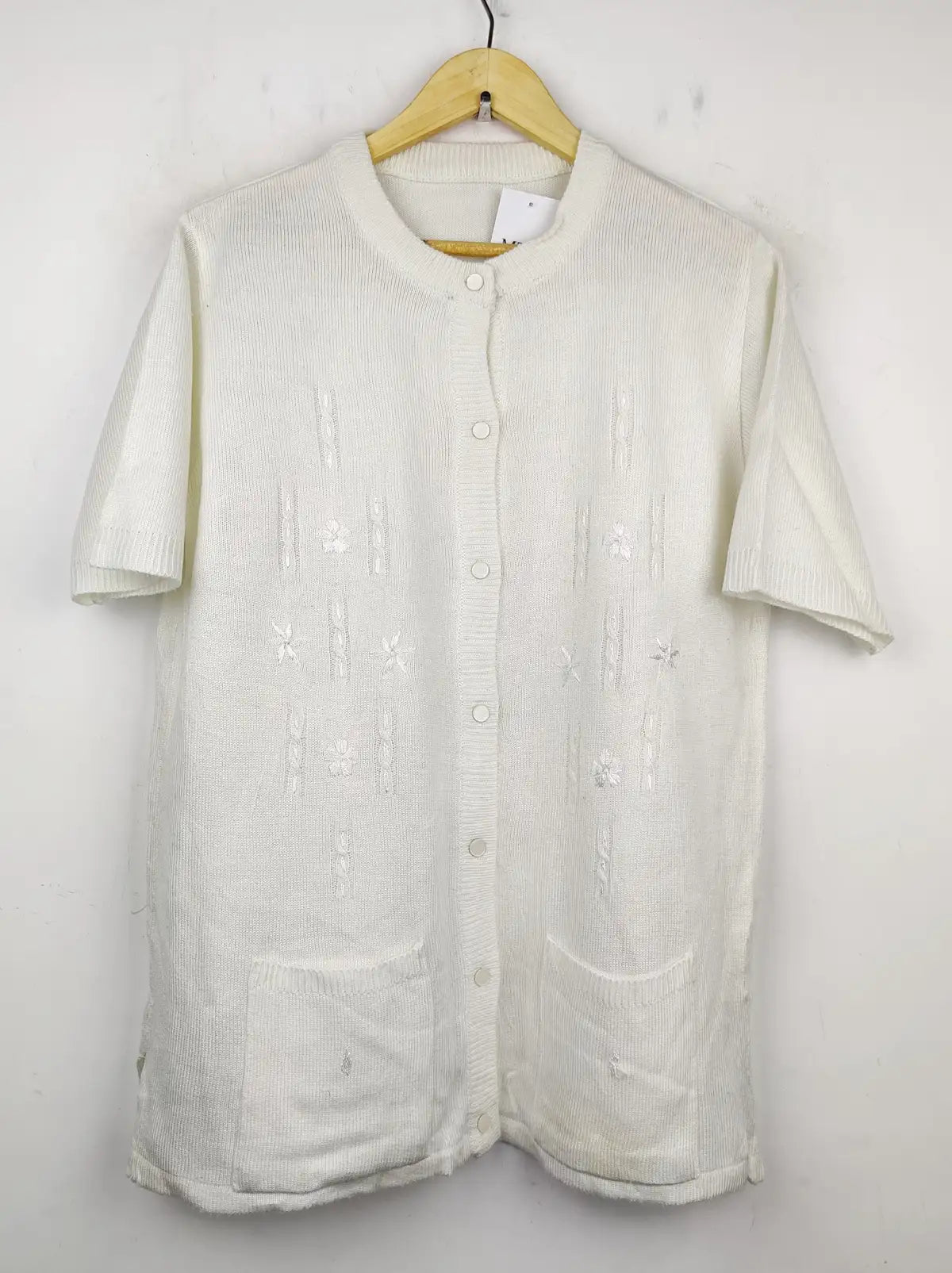 Buy online pre-used pre-loved 100% authentic & Original branded Unknown Brand (LS-7706) available in Pakistan. Top international brands avilable.