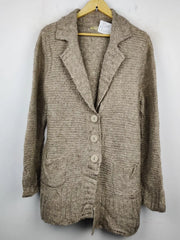 Buy online pre-used pre-loved 100% authentic & Original branded Tu (LS-7709) available in Pakistan. Top international brands avilable.