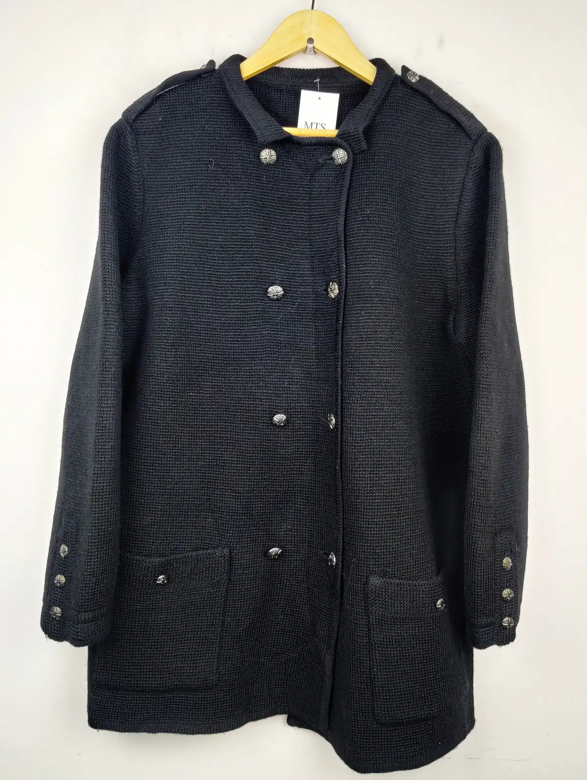 Buy online pre-used pre-loved 100% authentic & Original branded Unknown Brand (LS-7710) available in Pakistan. Top international brands avilable.