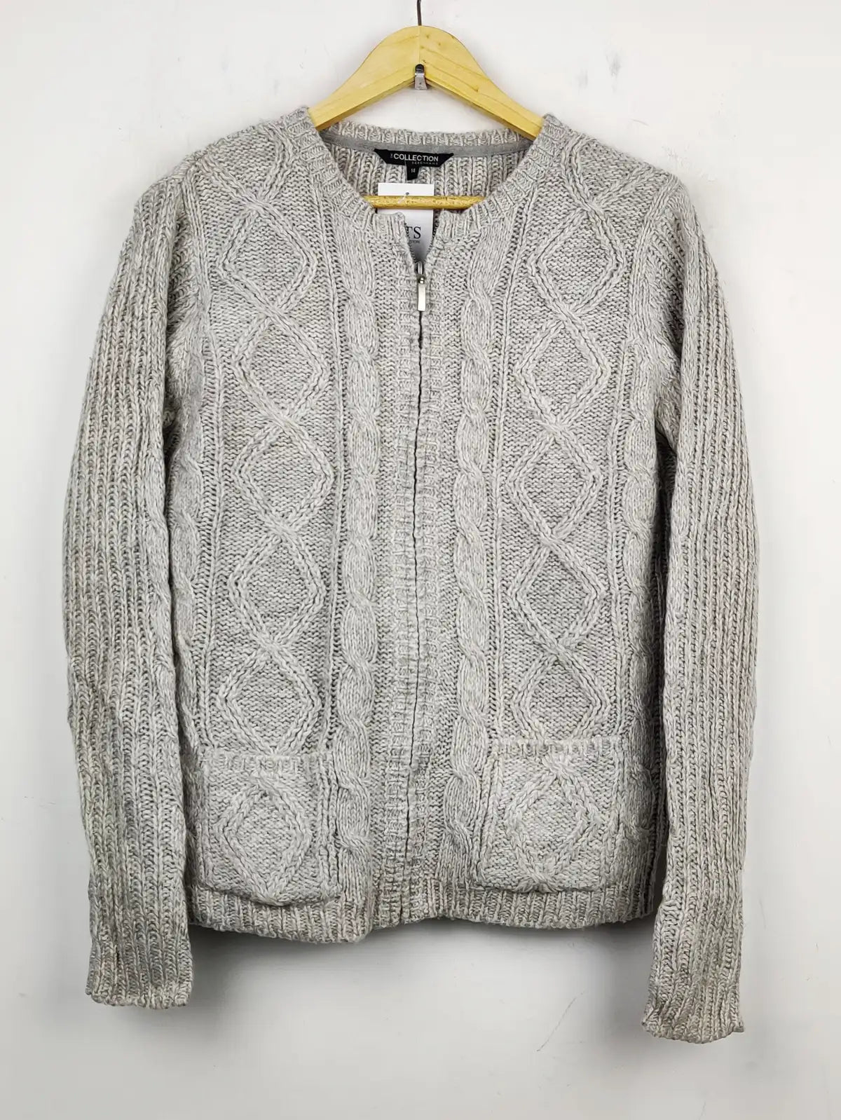 Buy online pre-used pre-loved 100% authentic & Original branded The Collections (LS-7734) available in Pakistan. Top international brands avilable.