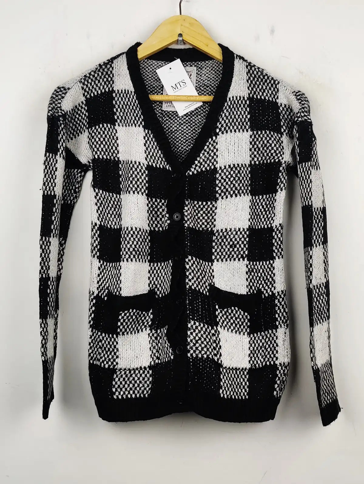 Buy online pre-used pre-loved 100% authentic & Original branded Tu (LS-7735) available in Pakistan. Top international brands avilable.